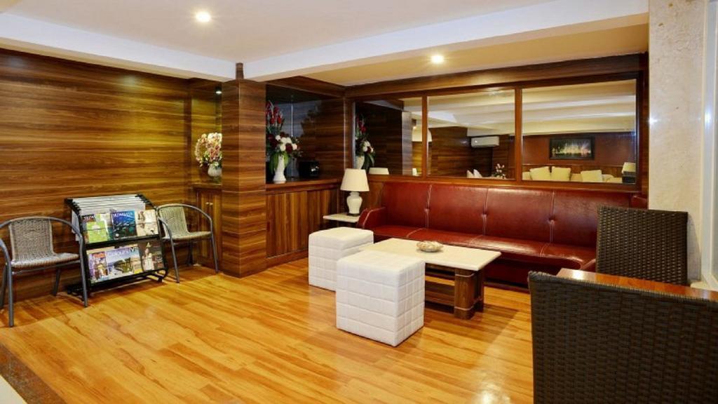 Grand Kasira Hotel Jakarta Exterior photo