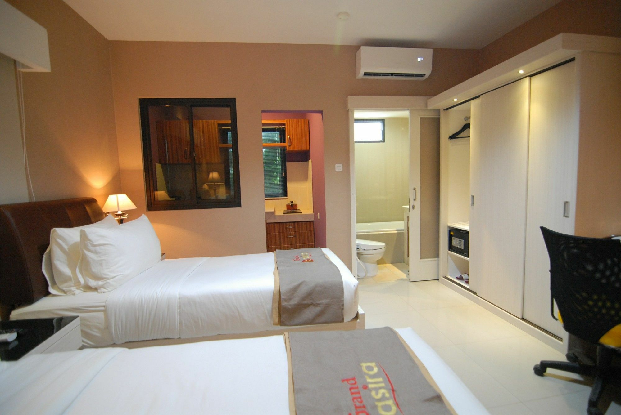Grand Kasira Hotel Jakarta Exterior photo